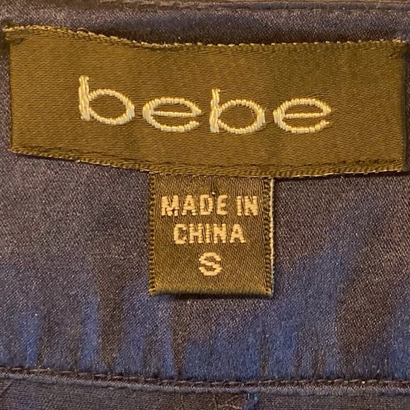 Bebe 96% Silk Short-sleeve Navy with Light Blue Blouse S Keyhole - Picture 6 of 6